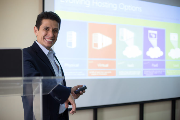 Expertos abogan por la transformación digital en gobierno para agilizar servicios de la ciudadanía