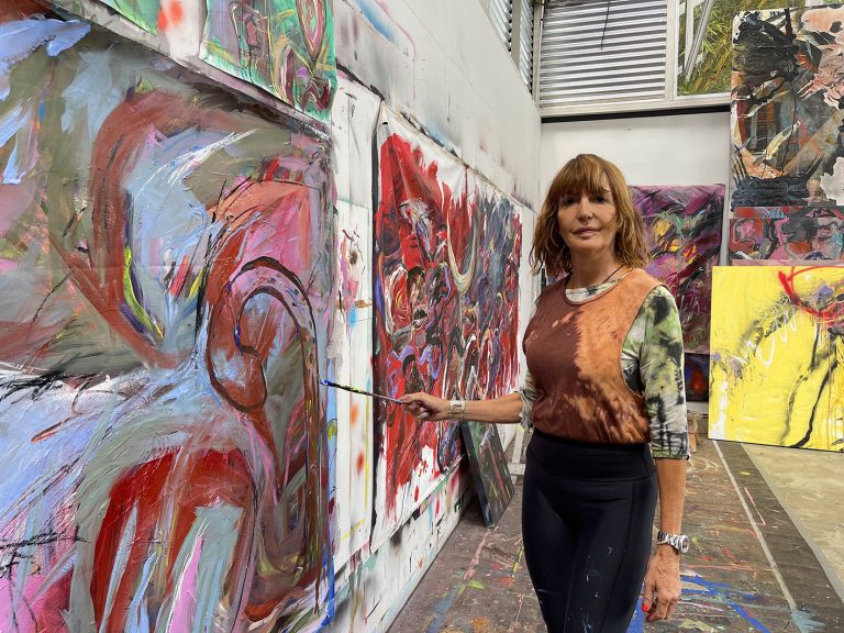 Obra de artista tica participará en reconocida subasta de arte en Guatemala
