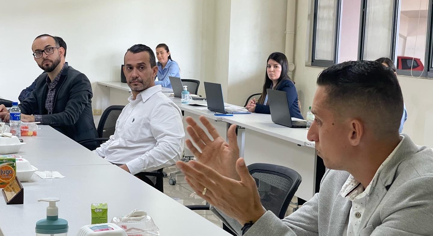 Imagen principal del artículo: Alcaldías proponen trabajar con el MOPT para dar mantenimiento a red vial nacional