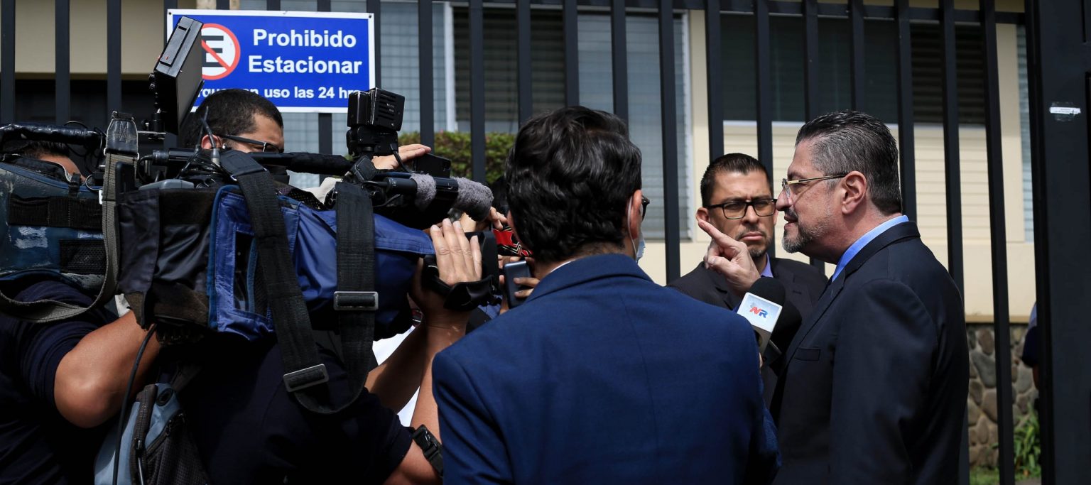 Imagen principal del artículo: Chaves visita la Fiscalía