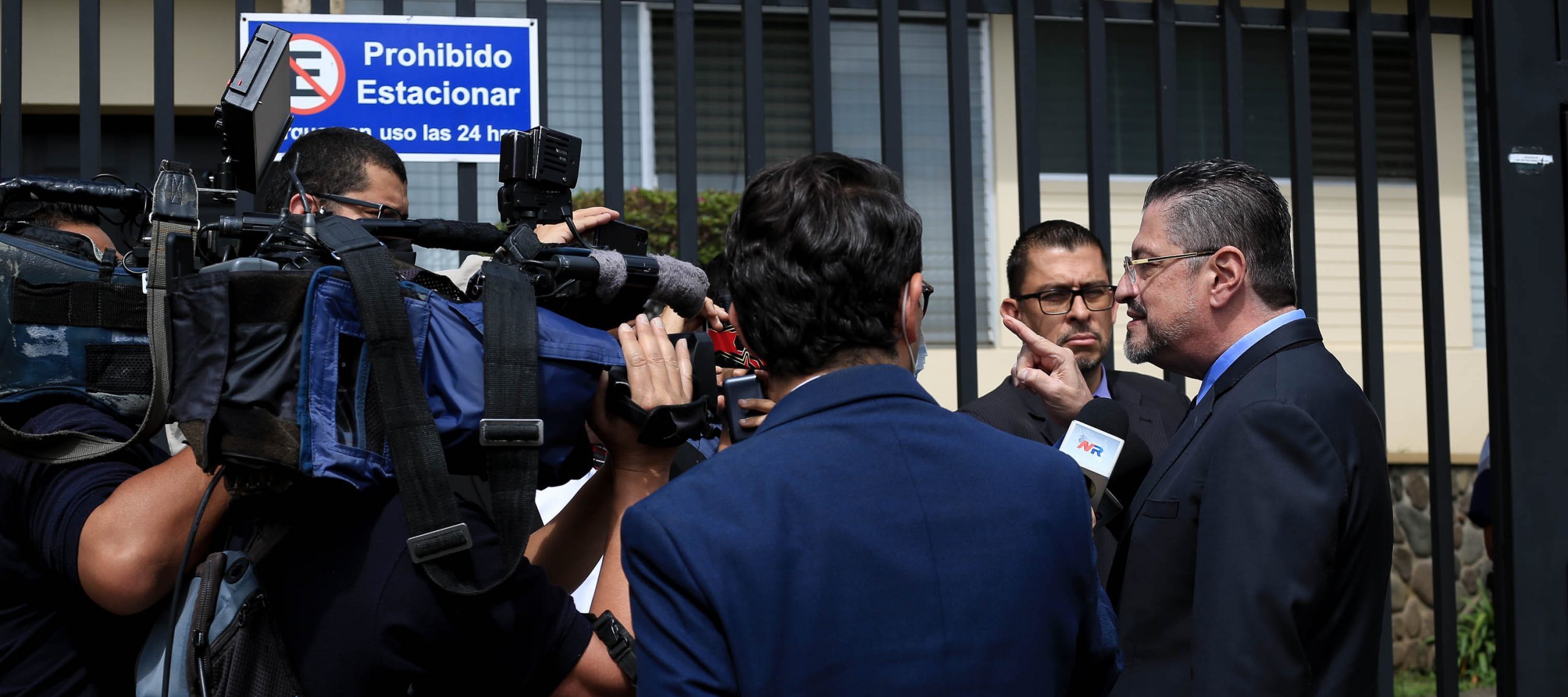 Imagen principal del artículo: Chaves visita la Fiscalía