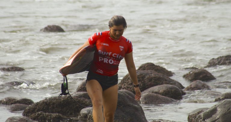 Brisa Hennessy confiesa que quiere volver a vivir en Costa Rica cuando se retire del surf competitivo