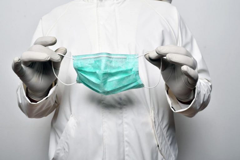 El conveniente uso o eliminación de la mascarilla pospandemia