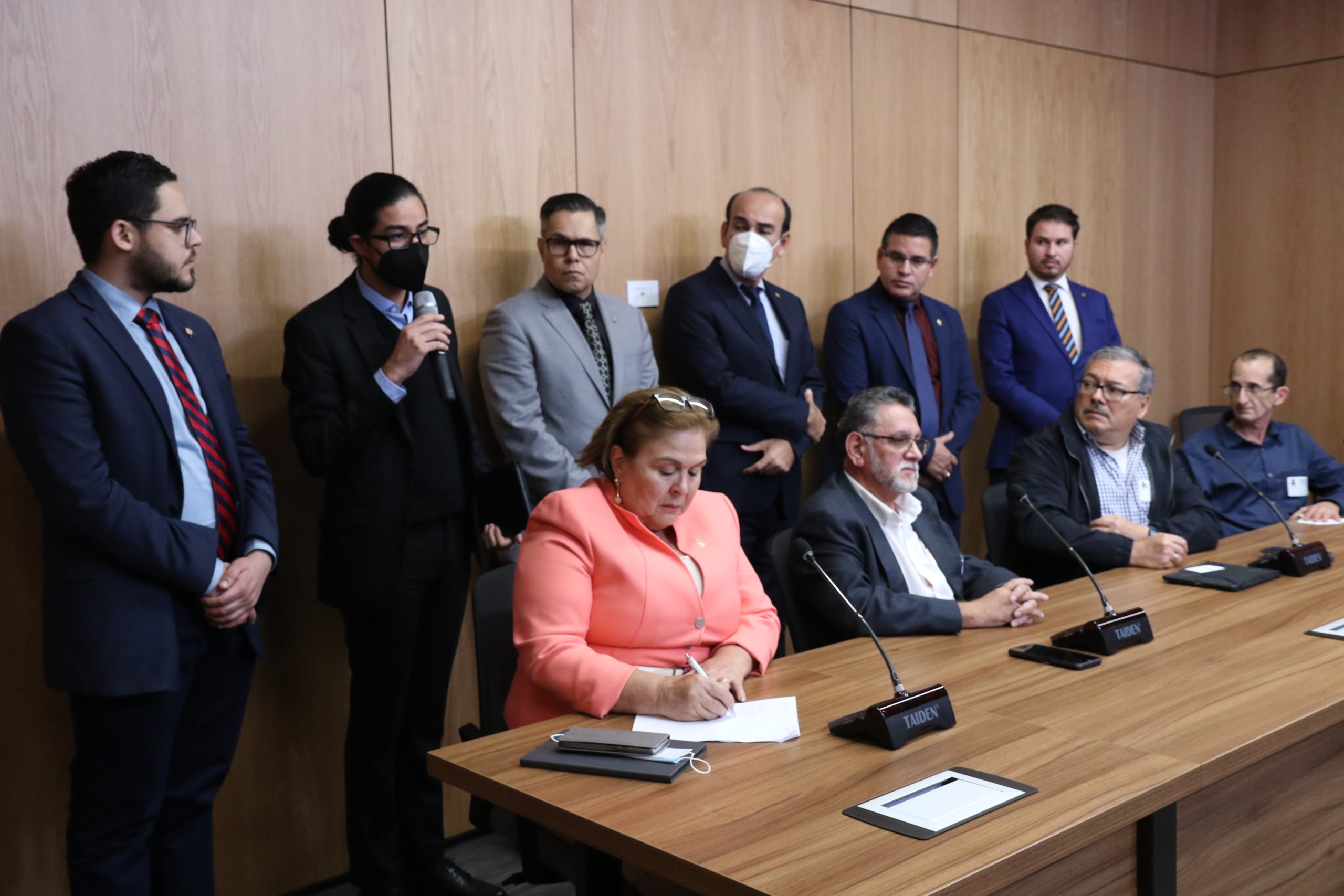 Imagen principal del artículo: Comisión de Juventud y Niñez pide a Hacienda alternativas ante peligro de cierre de albergues subvencionados del PANI