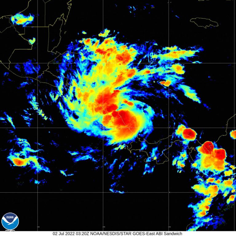 Bonnie toca tierra en la frontera de Costa Rica y Nicaragua con vientos de 85 km/h