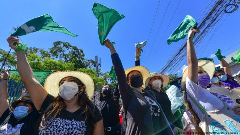 CIDH repudia condenas por 30 y 50 años de prisión a dos salvadoreñas por emergencias obstétricas