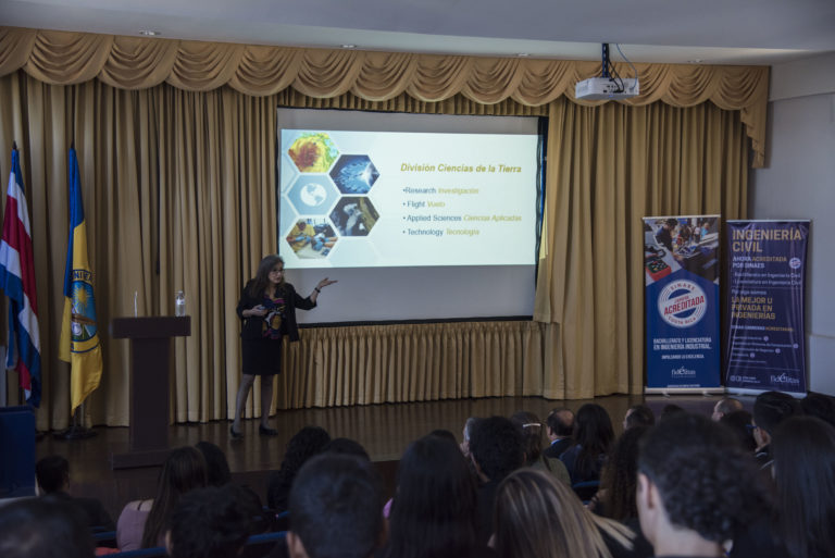 U Fidélitas abre reto para becar a a mujeres en carreras de ingeniería