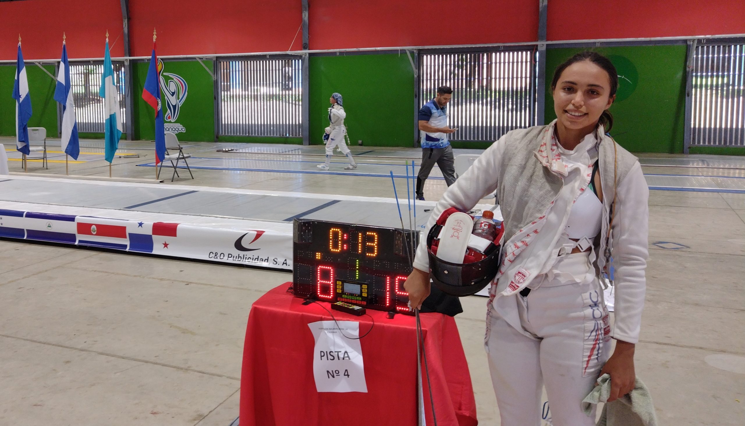 Imagen principal del artículo: Esgrimista talamanqueña Hannah Méndez conquista histórica medalla centroamericana en Nicaragua