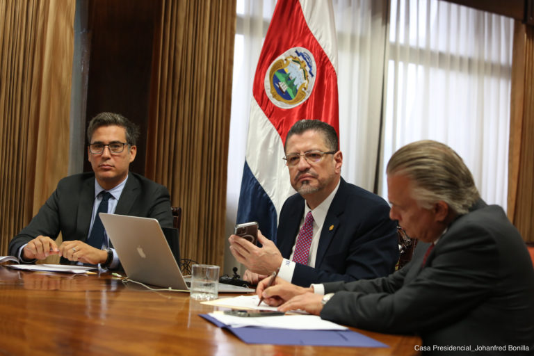 Una llamada a Ucrania y la nueva polémica con las pensiones de lujo