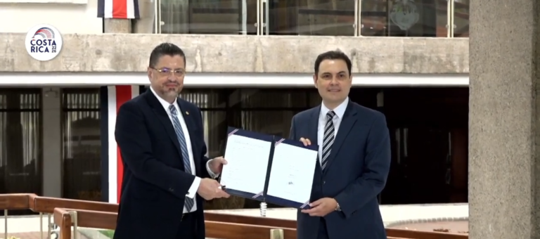 Ejecutivo firma reglamento de ley para atraer nómadas digitales
