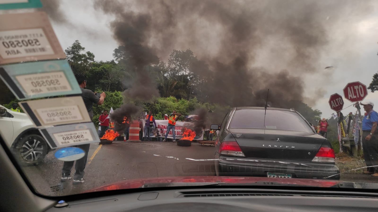 Imagen principal del artículo: Grupo de costarricenses atrapado en Panamá pide ayuda a Gobierno tico