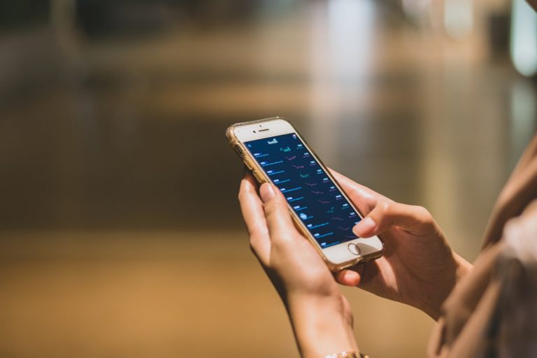 Liberty toma el primer puesto: Kölbi (ICE) deja de ser el principal operador de telefonía móvil desde la apertura del mercado