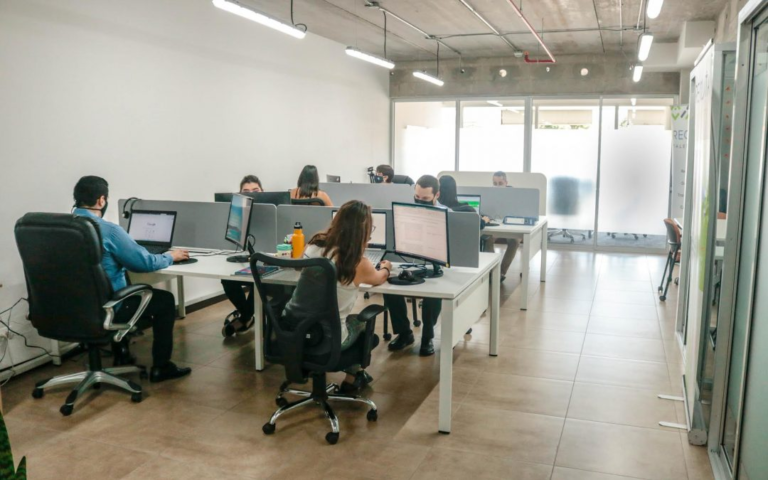 Empresa Recluta Talenthunter abre 265 para profesionales en logística, manufactura y tecnología