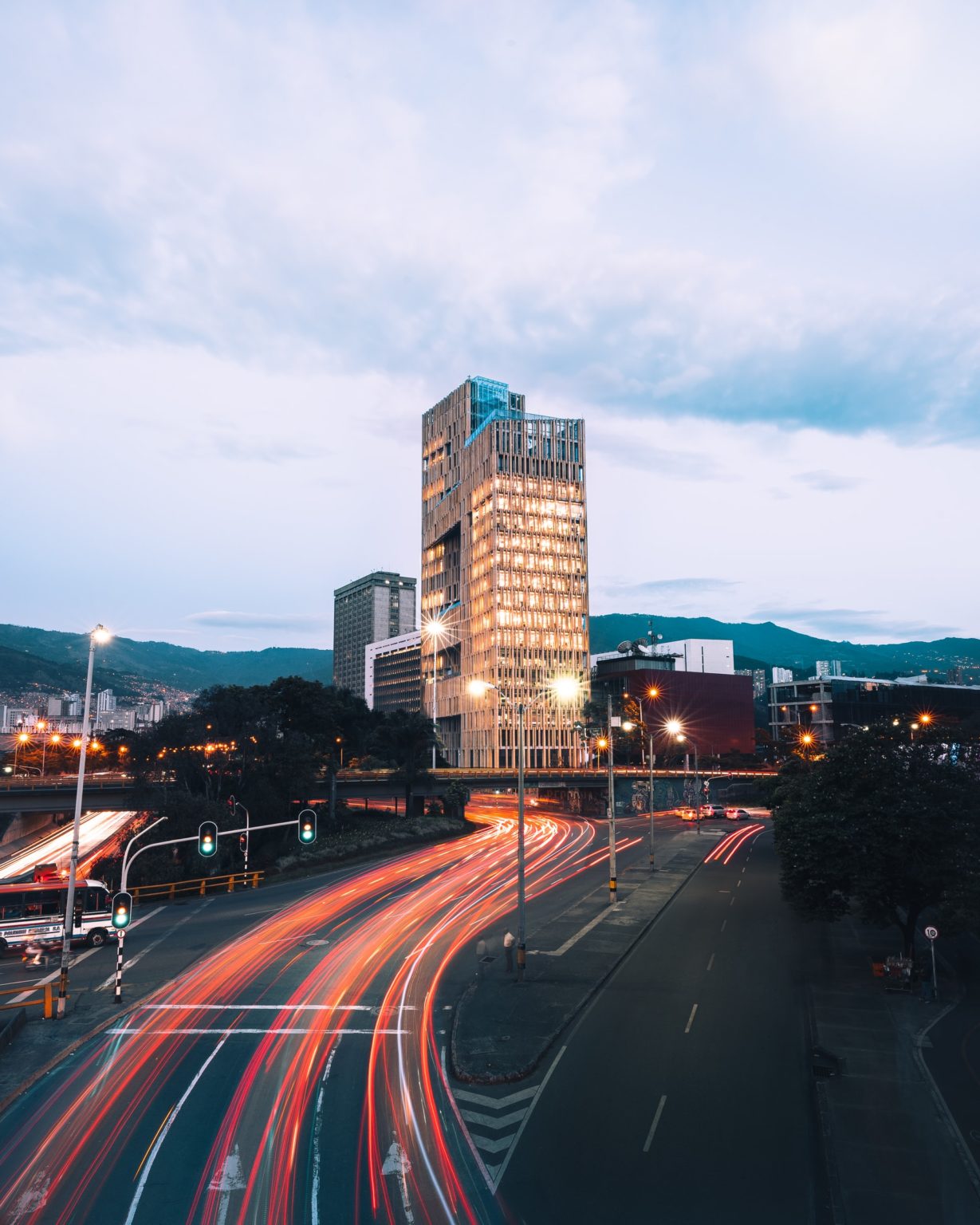 Imagen principal del artículo: Sustainable-smart cities: How can San José replicate what Medellín has achieved?