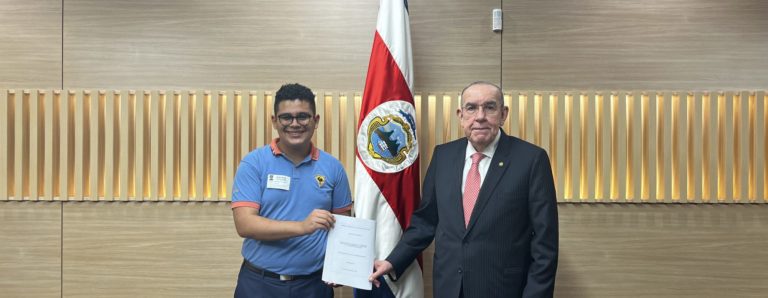 Estudiante busca que el Liceo Franco-Costarricense sea declarado institución benemérita