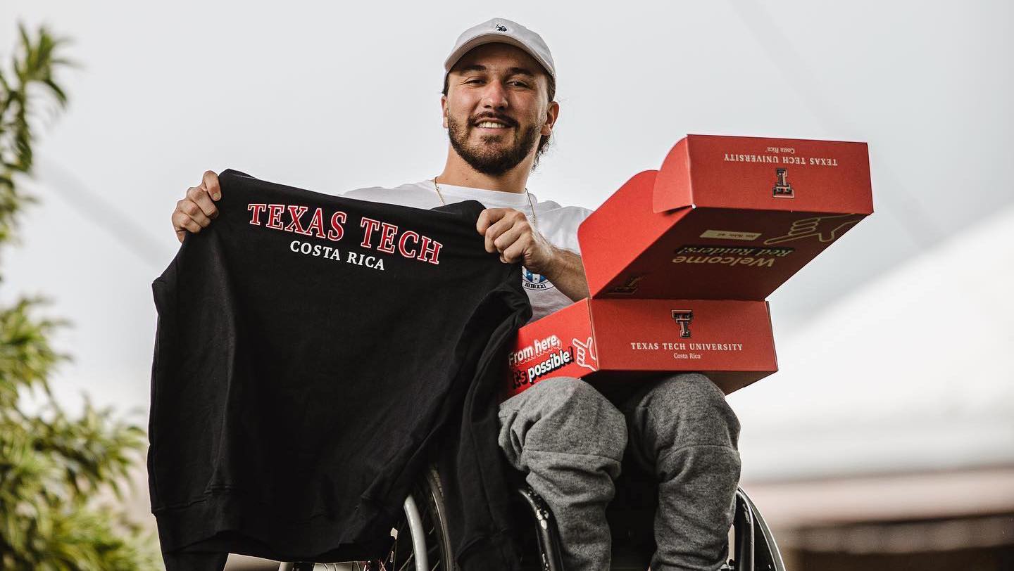 Imagen principal del artículo: Oficial: la Universidad de Texas Tech becará al tenista paralímpico José Pablo Gil