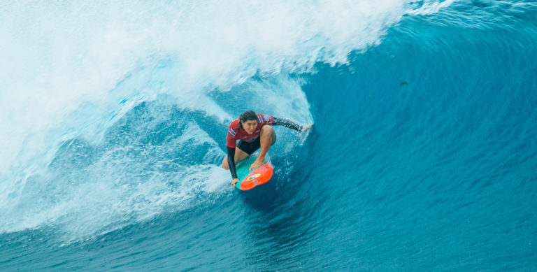Con tan solo 22 años, Brisa Hennessy se afianza entre las mejores 5 surfistas del mundo entero