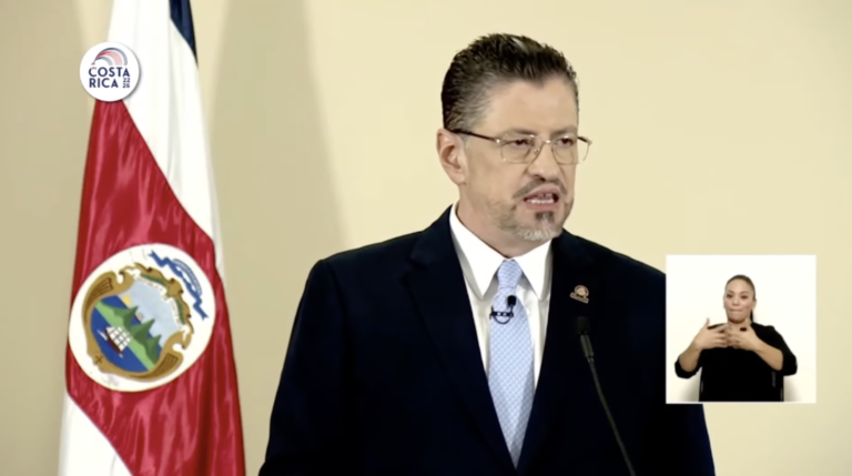 Chaves anuncia que Gobierno presentará proyecto para poner tope al precio de la gasolina