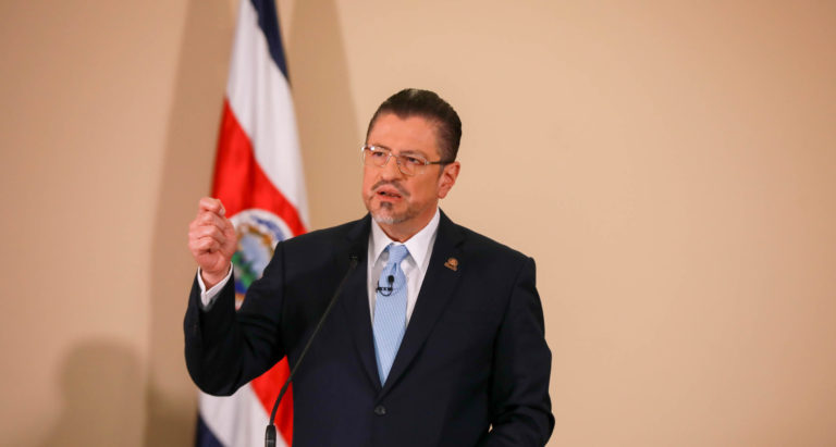 CIEP: 8 de cada 10 personas califican positivamente la labor de presidente Chaves y negativamente la situación económica