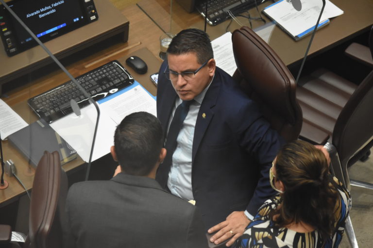 Fabricio Alvarado será nuevamente jefe de fracción de Nueva República para el último año legislativo