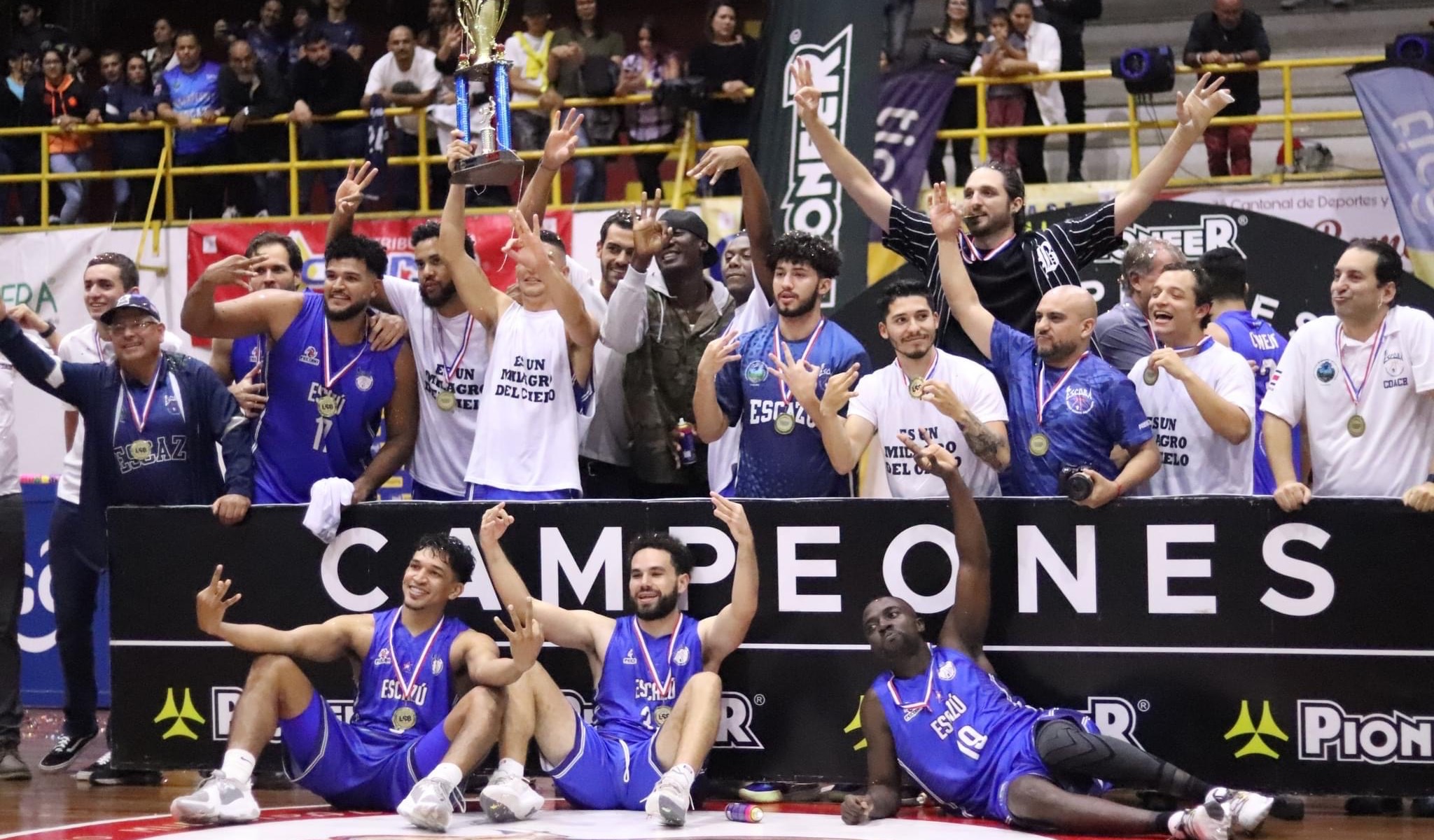 Imagen principal del artículo: Escazú se proclamó tricampeón nacional del baloncesto costarricense