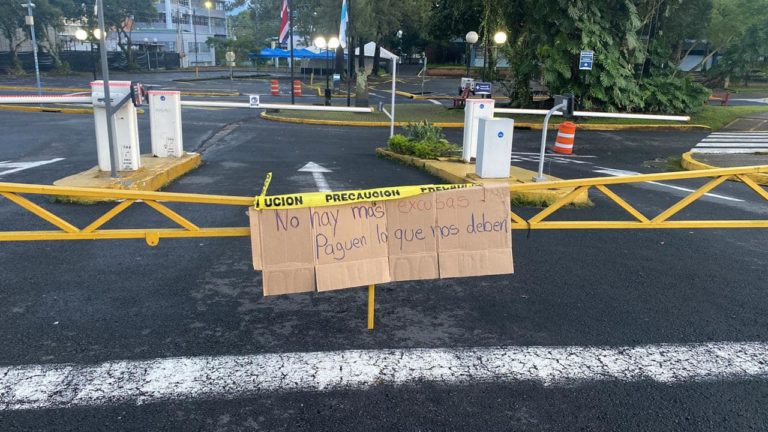 UCR interrumpe negociación con sindicato por bloqueos y tomas de edificios
