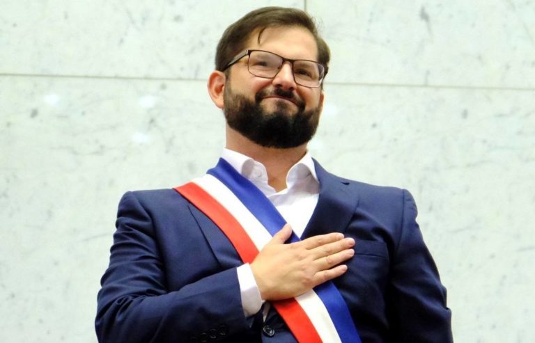Presidente Boric insta al congreso chileno a negociar para construir otra nueva constitución