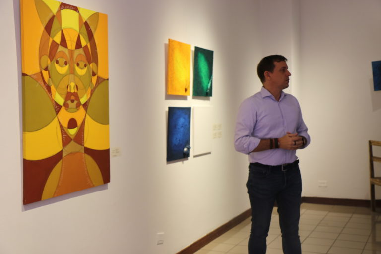 Conmemoran el Día Mundial del Alzheimer con exposición de arte en el Museo de los Niños