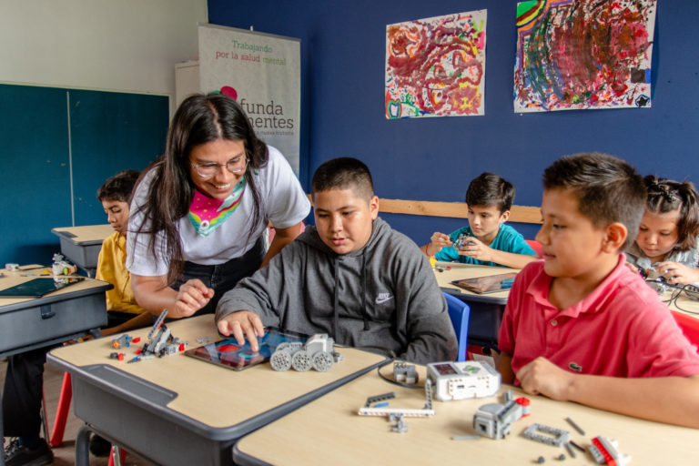 Fundamentes y iCon donan iPads para 1350 niños de comunidades vulnerables