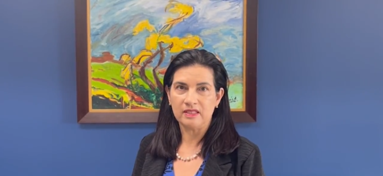 Esquivel busca congelar ajuste salarial en la Caja pero...