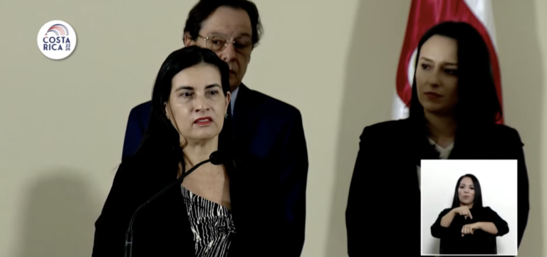 Con rebaja de dos horas semanales, Gobierno busca salvar proyecto de jornadas 4x3