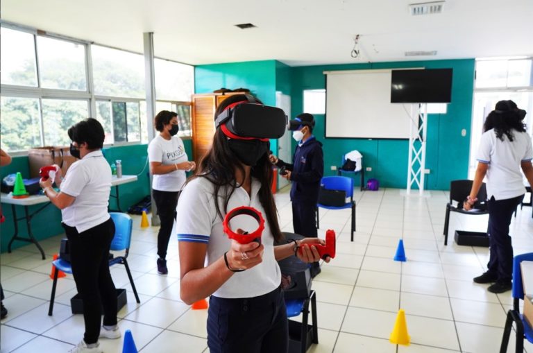 Startup busca conectar a estudiantes con realidad virtual en escuelas y colegios