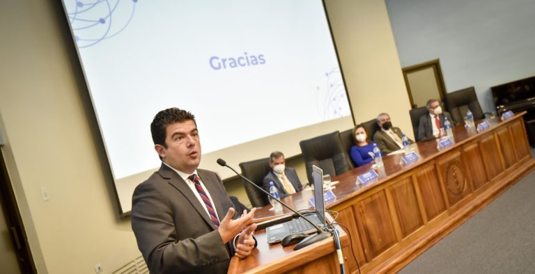 Presentan estudio de retos y propuestas para el Sistema Nacional de Salud
