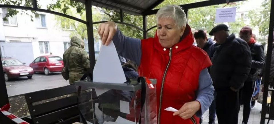 Imagen principal del artículo: Votantes del este de Ucrania dijeron sí a su anexión a Rusia en polémicos referendos