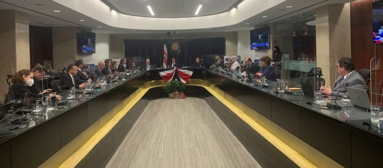 Comisión investigará campaña de Chaves, Corte sin definir presidencia