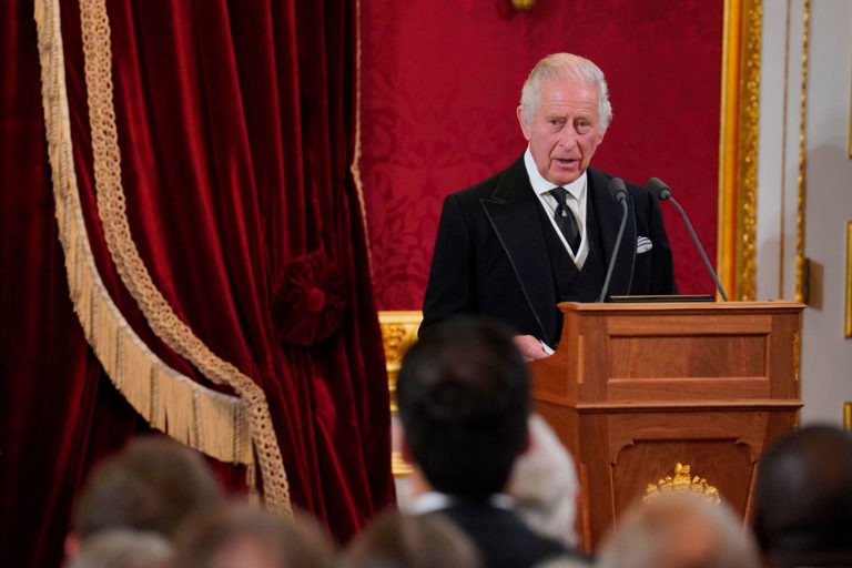 Carlos III es proclamado formalmente como nuevo rey de Inglaterra