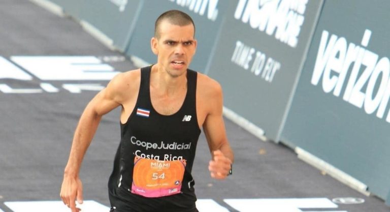 Sancarleño Sandro Ezeta fue el segundo mejor latinoamericano en la Maratón de Chicago 2022