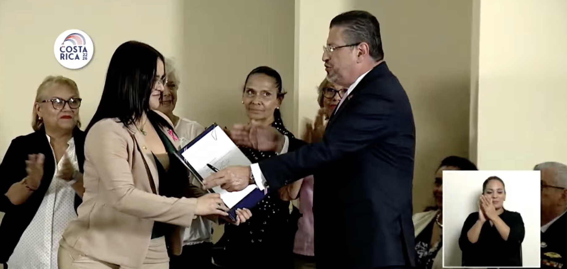 Imagen principal del artículo: Caja se compromete a eliminar en un mes la lista de espera por mamografías