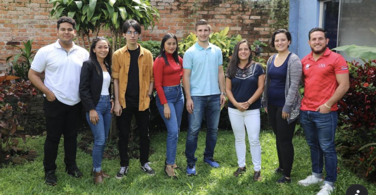 UNA premia a 204 estudiantes destacados por su rendimiento académico, artístico, deportivo y social
