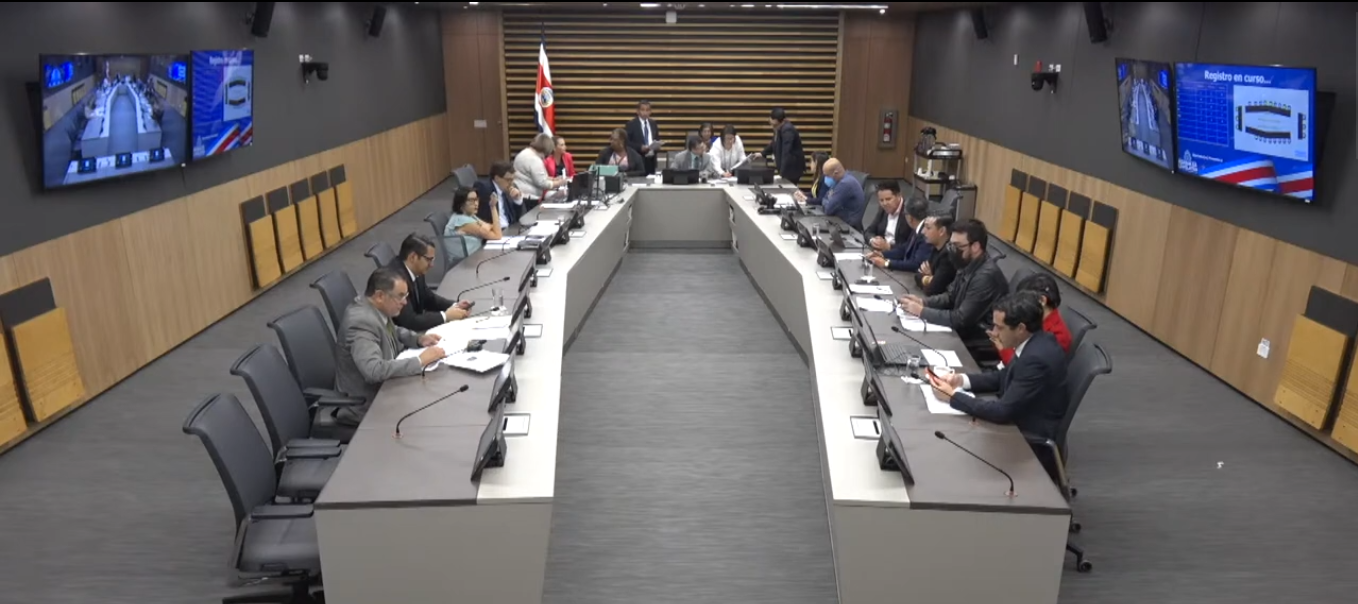 Imagen principal del artículo: Congresistas de Liberación y Nueva República entierran primer proyecto de Cannabis Recreativo