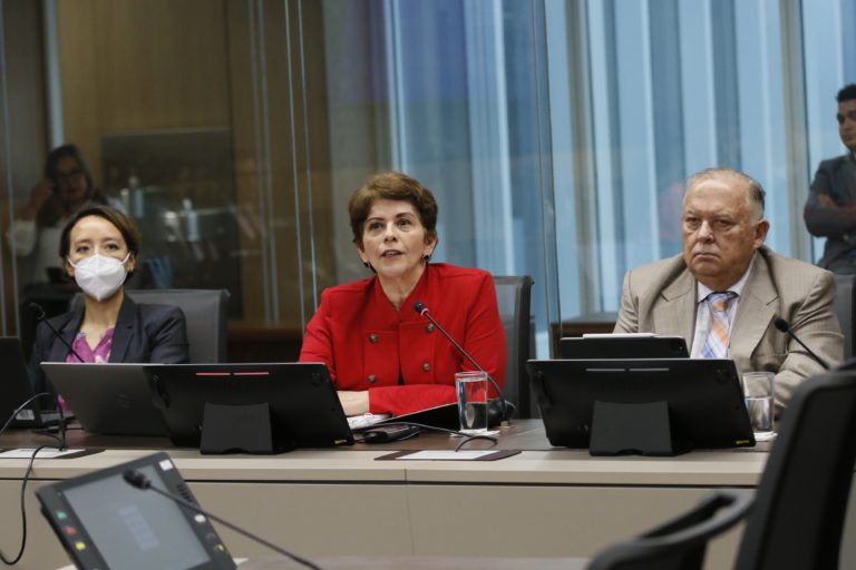 17 congresistas entablan reforma constitucional para limitar reelección de jerarcas de la Contraloría