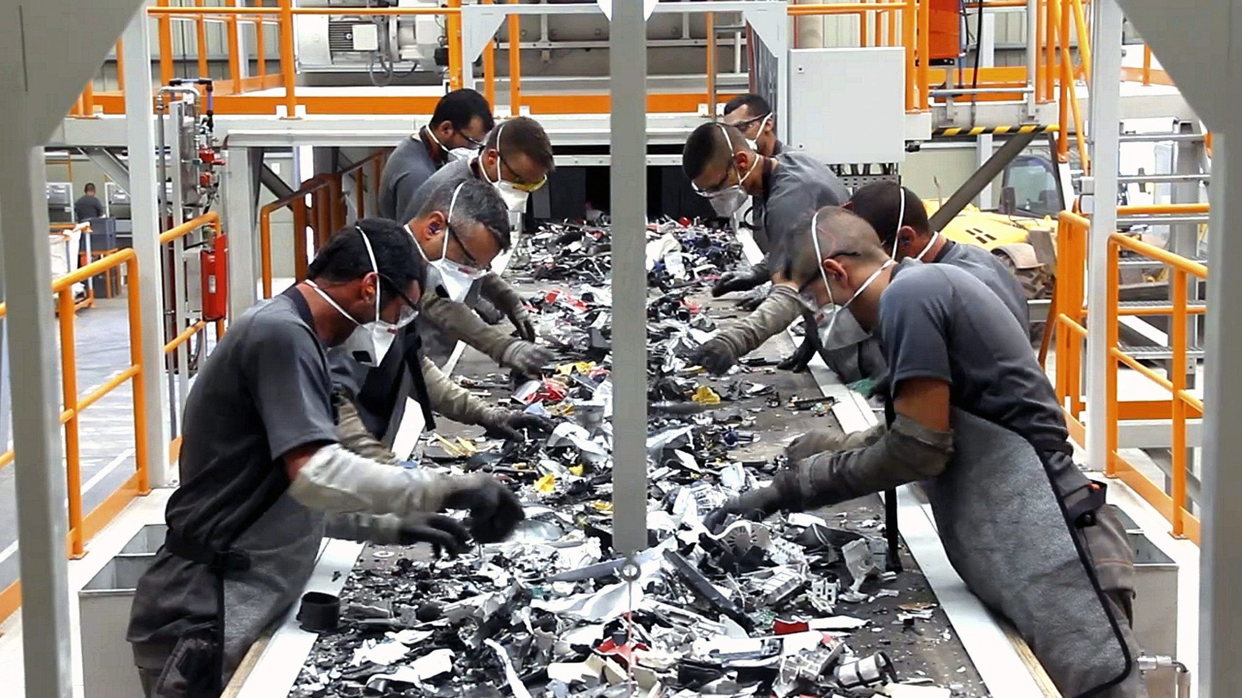 Imagen principal del artículo: País inicia proceso para definir metas de recolección de residuos eléctricos y electrónicos