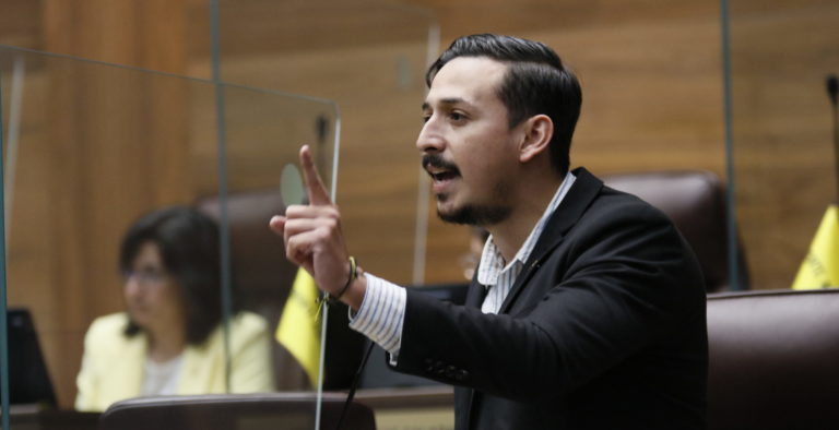 Ariel Robles fustiga a diputado oficialista por defender proyecto hotelero Bahía Papagayo