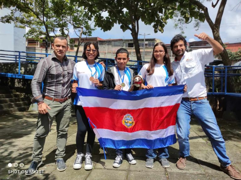 Costarricense gana medalla de oro en Olimpiada Centroamericana de Biología