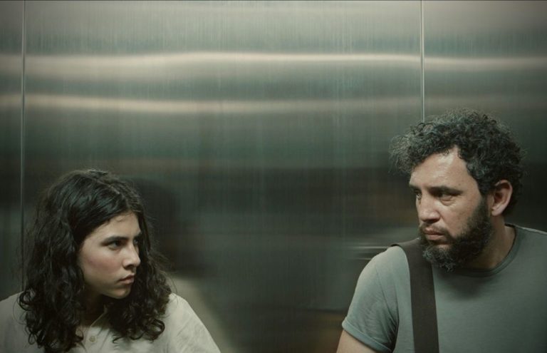 Cine costarricense aplaudido en Grecia, Ejecutivo da manita a sector autobusero