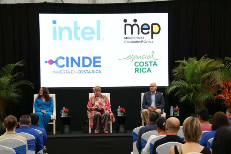 Especialidad de Inteligencia Artificial llega a cuatro colegios de Costa Rica