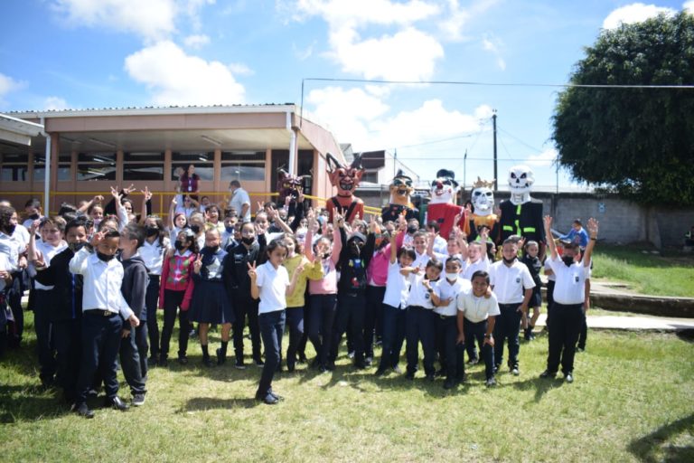 Niños y niñas de Oreamuno revivieron el espíritu del Día Nacional de la Mascarada Tradicional