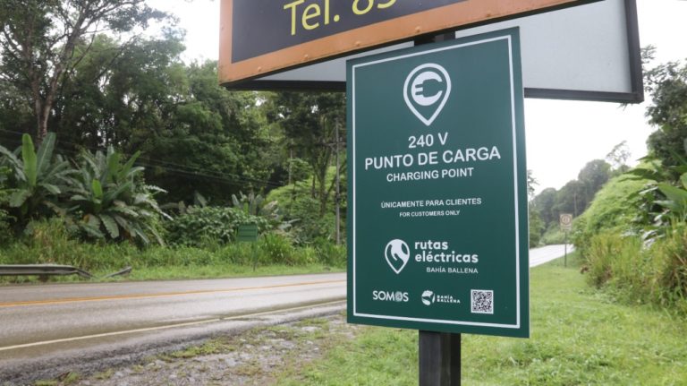 Bahía Ballena inaugura ruta para recarga de vehículos eléctricos