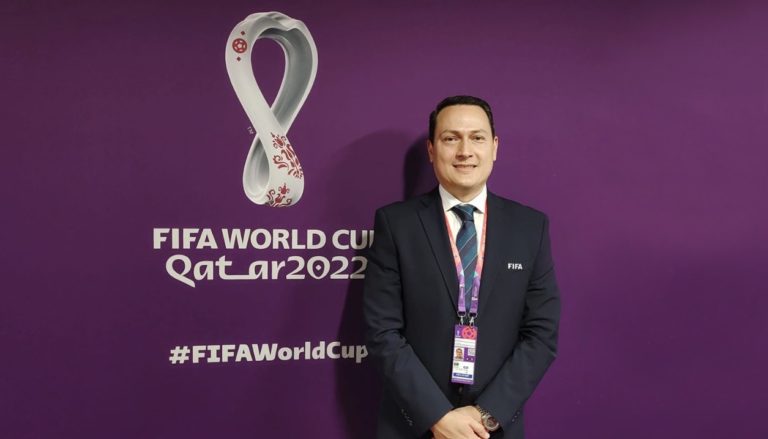 Doctor costarricense Esteban Campos fue contratado por la FIFA para trabajar en Qatar 2022