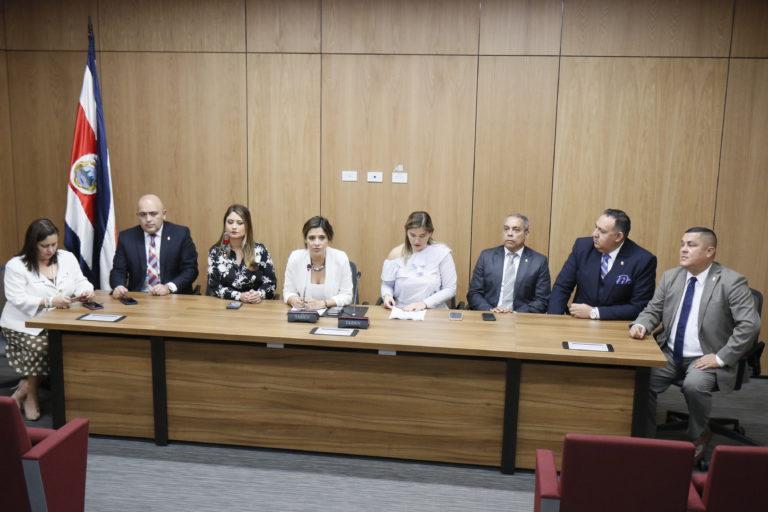 PUSC anuncia su oposición al proyecto del Gobierno que pretende la venta del BCR
